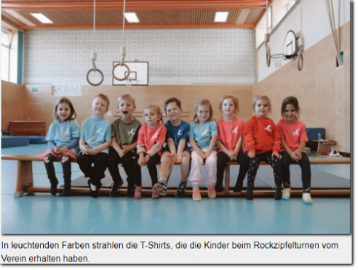 Stillgehalten haben sich die Kinder von Kidsparcours in ihren neuen T-Shirts nur um kurz ein Foto zu machen, danach tobten sie wieder durch die Turnhalle.